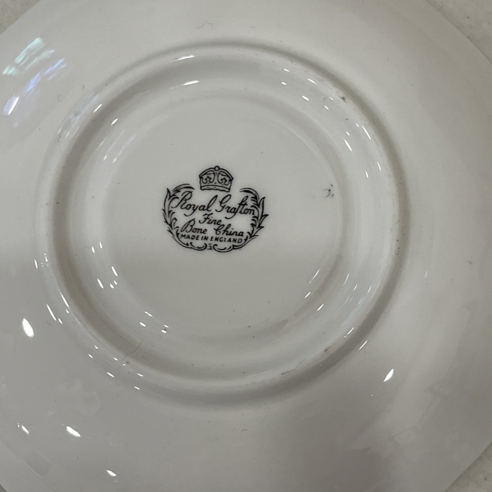 Royal Grafton Fine Bone China cup & saucer MANITOBA CROCUS c.1957+ Purple - Picture 4 of 8